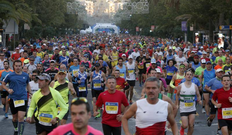 Unos 5.000 corredores participan en la novena edición de esta competición que este año tiene como novedad una prueba de 21 kilómetros
