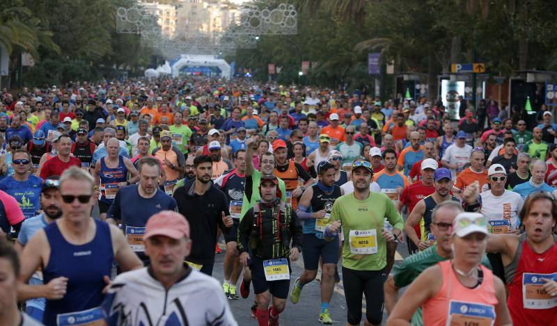 Unos 5.000 corredores participan en la novena edición de esta competición que este año tiene como novedad una prueba de 21 kilómetros