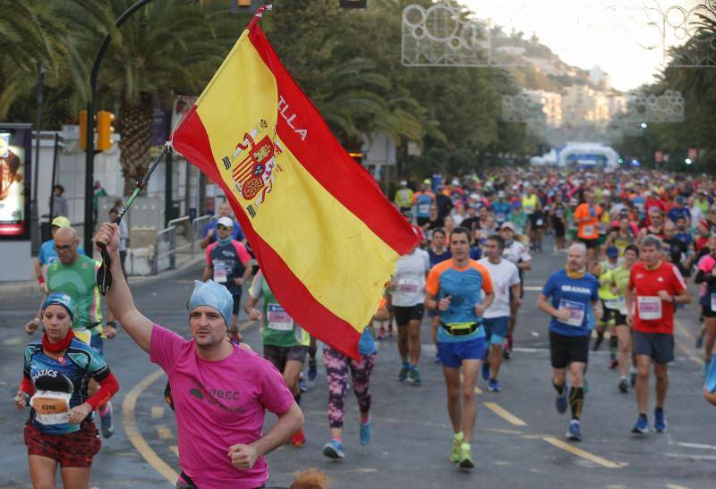 Unos 5.000 corredores participan en la novena edición de esta competición que este año tiene como novedad una prueba de 21 kilómetros