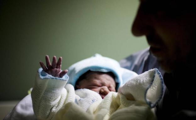 Los nacimientos en España tocan suelo con la cifra más baja desde los años 40