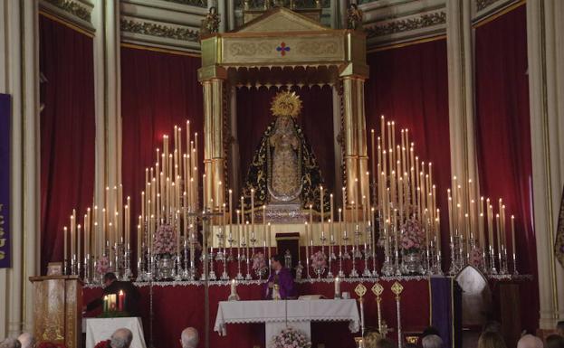 María Stma. de la Trinidad, en el altar mayor de San Pablo. 