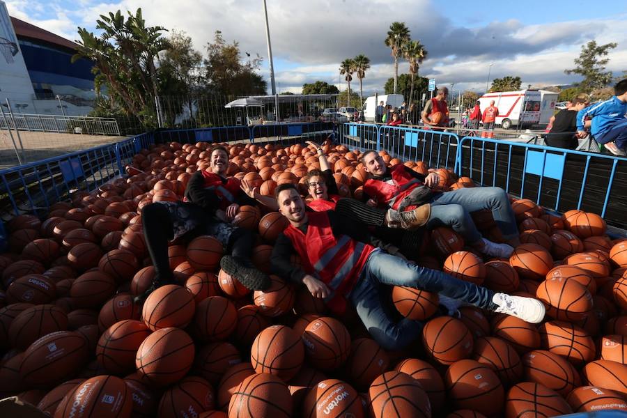 Las cuentas oficiales se quedaban en 6.558 personas botando el balón a la vez durante cinco minutos junto al Palacio de los Deportes José María Martín Carpena.