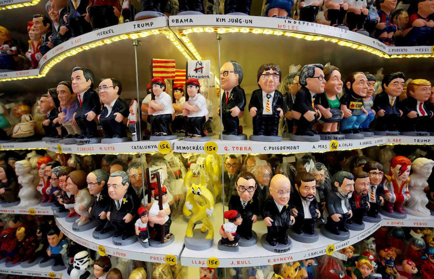 Messi, Puigdemont, Macron o Bob Marley, entre los destacados de estas tradicionales figuritas.