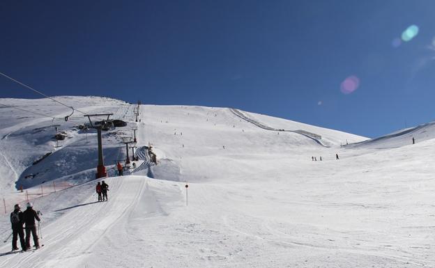 Más de 67 kilómetros de nieve contemplan las pistas granadinas