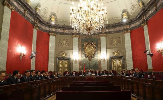 Imagen principal - La Fiscalía defiende que el Supremo juzgue el &#039;procés&#039; porque afectó al «territorio nacional»