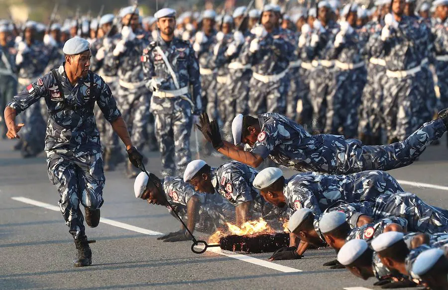 Las mejores imágenes del desfile militar y los fuegos artificiales que tuvieron lugar en Doha, la capital