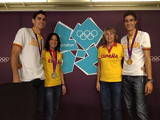 Elena Benítez, en el centro, en una foto de archivo. 