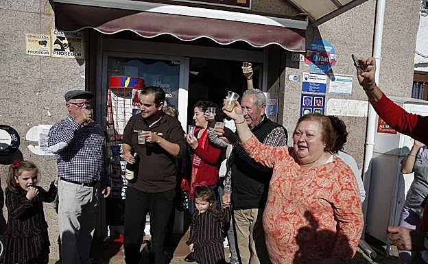 Celebración en Benajarafe por el Gordo. 