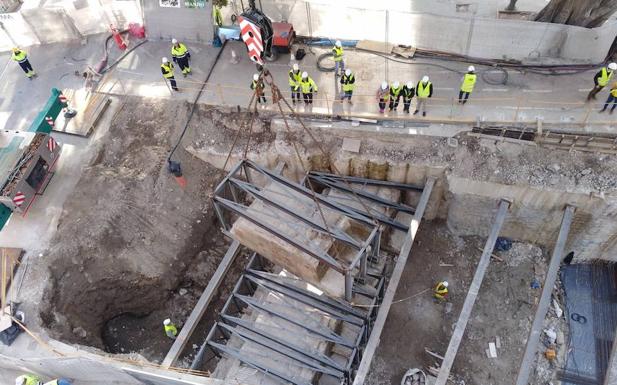 Metro retira parte del muro oeste del antiguo castillo de San Lorenzo