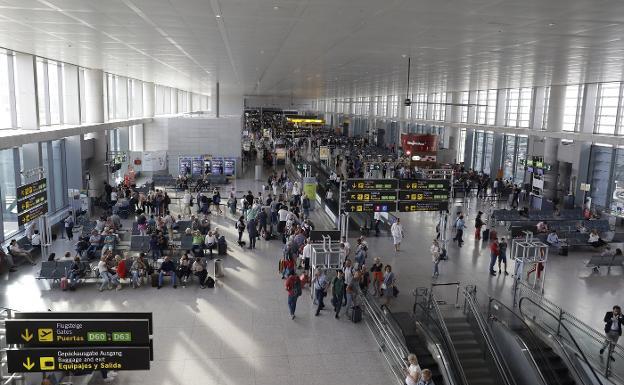 El aeropuerto de Málaga-Costa del Sol espera más de 1.700 llegadas y salidas para los últimos días del año