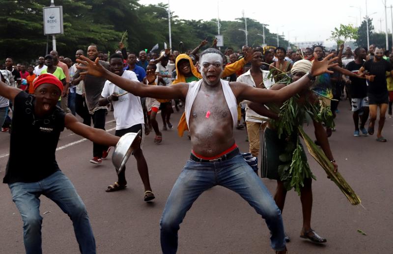 Horas antes del anuncio de la victoria del opositor Félix Tshisekedi, grupos de activistas animaron a tomar las calles ante el temor de una falta de «verdad» en las urnas