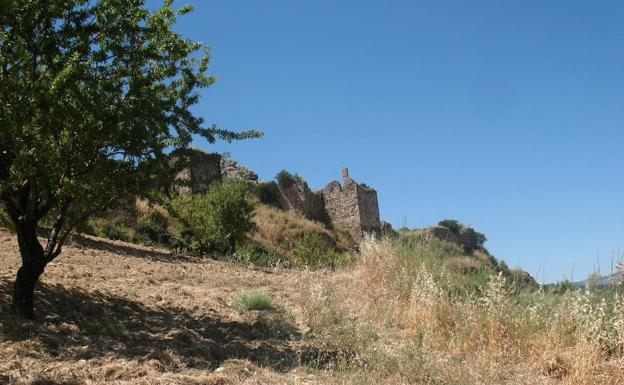 La fortaleza del Turón divisa buena parte de la comarca.