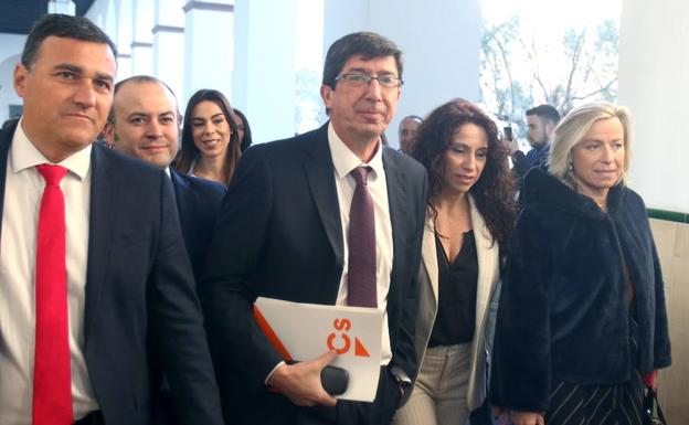 Juan Marín y varios diputados de Ciudadanos, en el Parlamento.