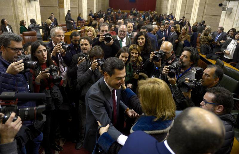 El dirigente popular obtiene mayoría absoluta en la votación en el Parlamento 