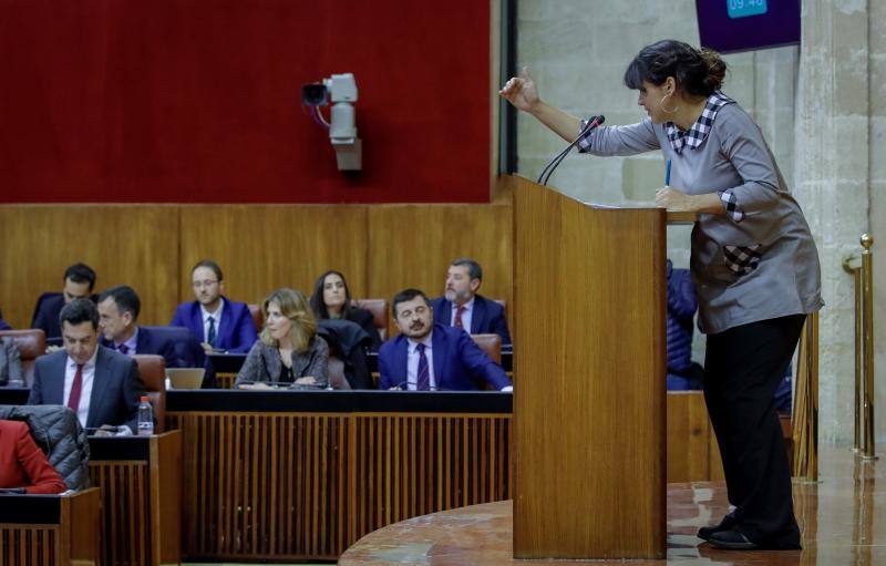 El dirigente popular obtiene mayoría absoluta en la votación en el Parlamento 