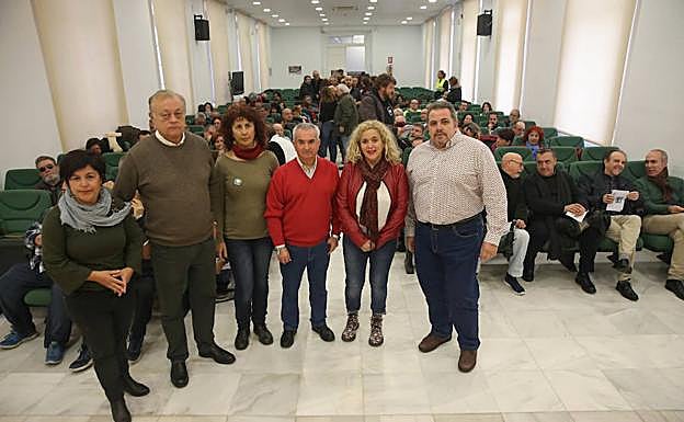 Algunos de los líderes de la confluencia, ayer en el Centro Cívico de la capital.
