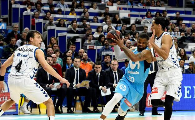 Omar Cook, en una acción del partido que midió este domingo a Movistar Estudiantes con el Delteco GBC. 