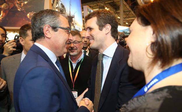 El alcalde de Rincón de la Victoria, Francisco Salado, junto al presidente del Partido Popular, Pablo Casado. 