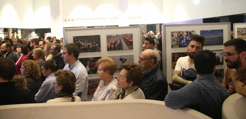 Esta exposición, organizada por la Asociación de Periodistas Deportivos de Málaga e inaugurada este martes en la sede de Caixabank, muestra las imágenes del deporte tomadas por fotógrafos malagueños