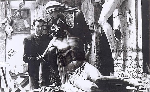 Palma Burgos, durante la realización del grupo de la Piedad. 