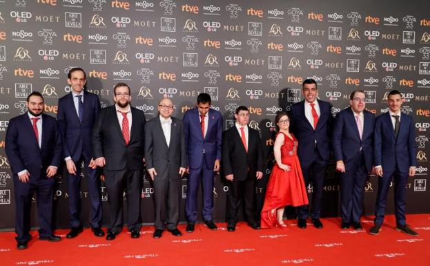 El reparto de la película 'Campeones' posa en la alfombra roja de los Goya 2019.