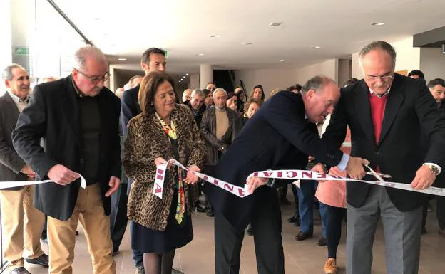 El alcalde Antequera, Manuel Barón, participó en la inauguración de las instalaciones, ayer. 