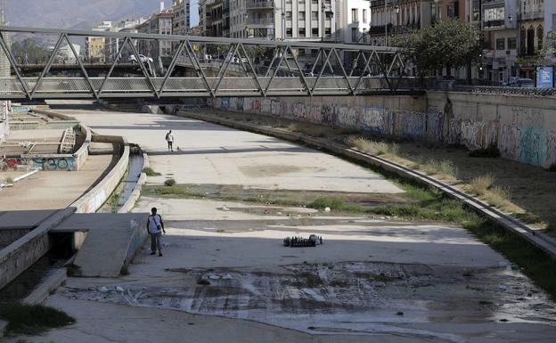 Estado que ofrece en la actualidad el cauce del río Guadalmedina. 