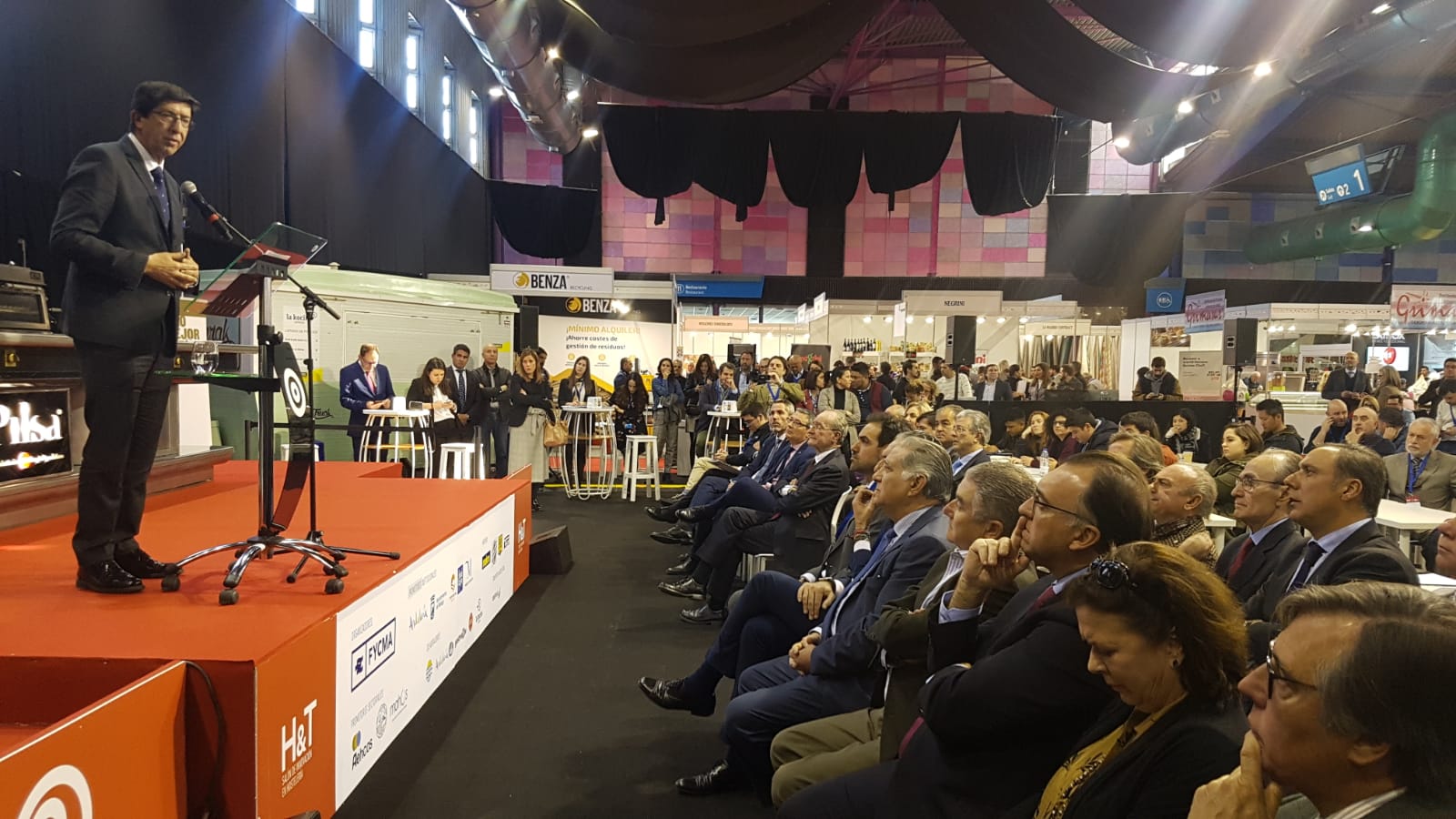 La 21ª edición de este evento, el cual acoge el Palacio de Ferias y Congresos, fue inaugurada por el vicepresidente de la Junta y consejero de Turismo, Juan Marín