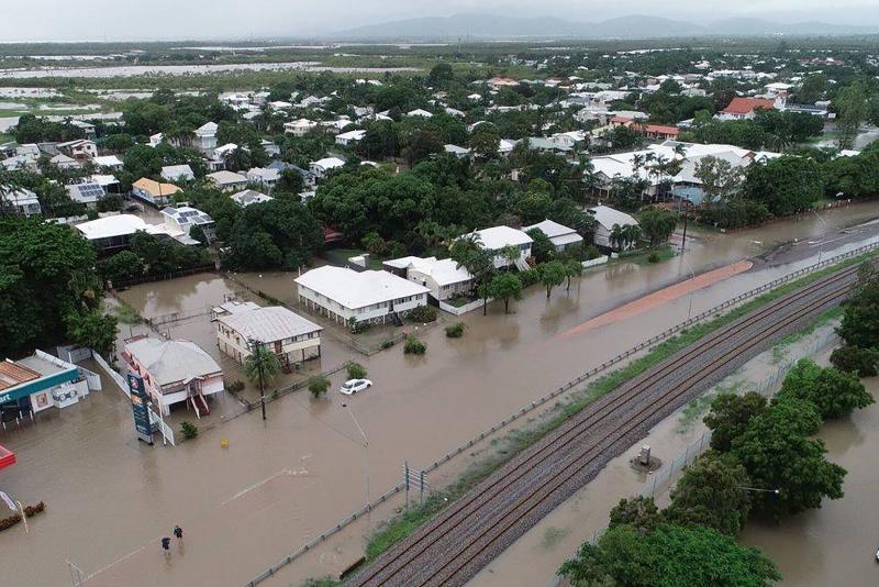 Las fotografías de una inundación en la ciudad australiana de Townsville, donde el agua ha llegado hasta las casas y colegios, ha llevado cocodrilos a las calles y ha obligado a desplegar el ejército 