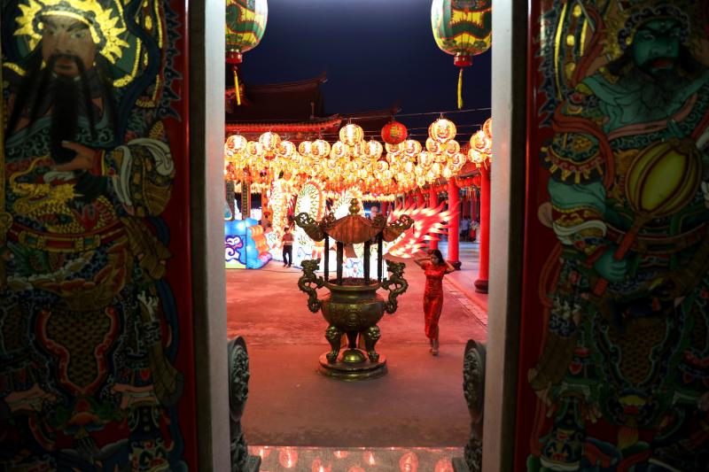 Las celebraciones y pasacalles inundaron las calles de diversos lugares de Asia, como Birmania, Tailandia o la misma China