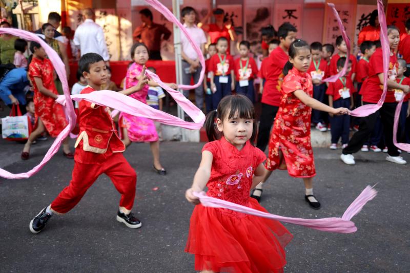 Las celebraciones y pasacalles inundaron las calles de diversos lugares de Asia, como Birmania, Tailandia o la misma China