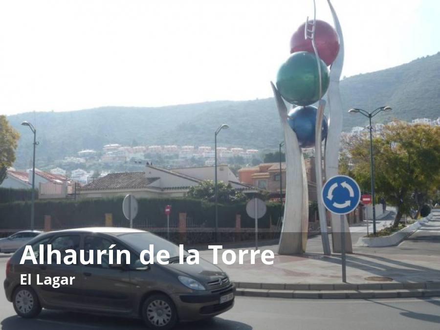 Un rinoceronte, una familia de elefantes, una pirámide, estructuras metálicas de lo más diverso y hasta un homenaje al Seat 600. Estas son algunas de las rotondas más singulares y extravagantes que pueden encontrarse en la provincia de Málaga