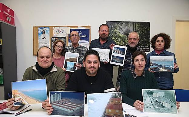 Representantes de la plataforma SOSPlayas. 