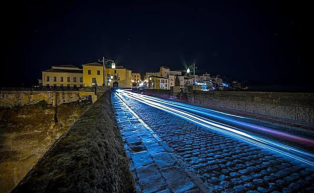 Imagen del Puente Nuevo de Ronda iluminado con tecnología led. 