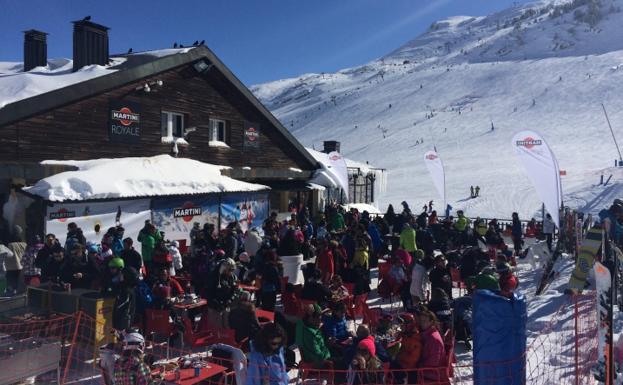 La terraza Besatar es uno de los mejores lugares para disfrutar de una jornada más allá de las pistas