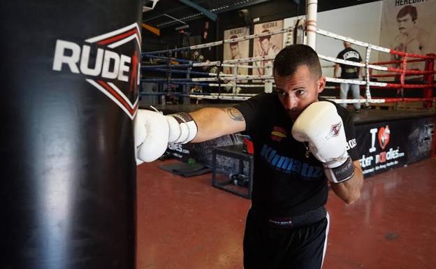 Maikel 'El Tornado' se entrena cada día en las instalaciones del gimnasio Saga Heredia.