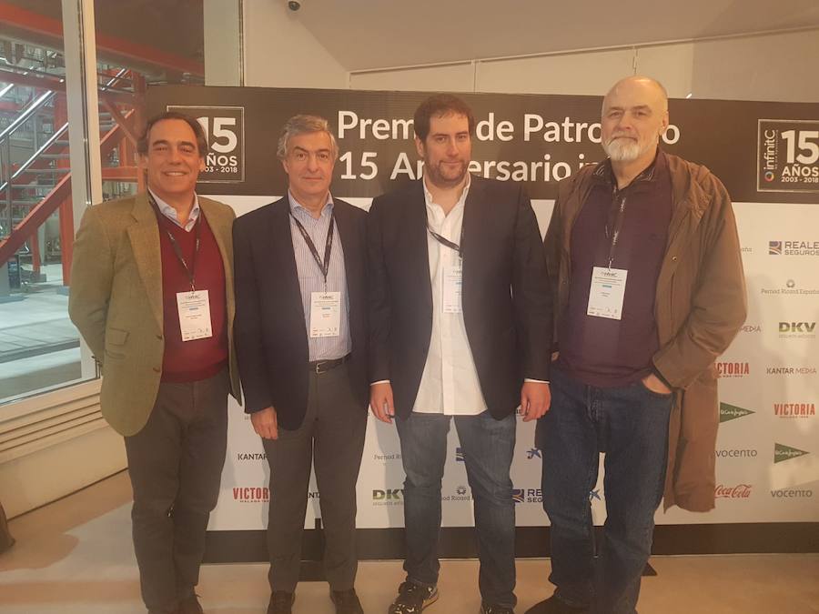 InfinitC crea sus Premios Patrocinio 15 Aniversario y los entrega en la Fábrica Victoria. En la foto, Juan Luis Aguirrezabal, Luis Gómez, Pedro Casado y Pablo Ariza.