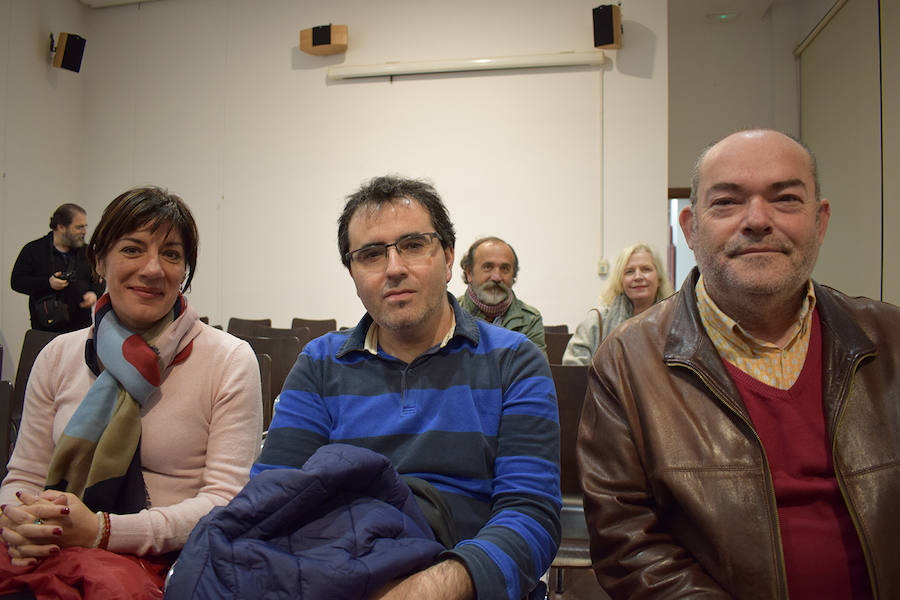 Ana Almarcha, Antonio Quesada y Rafael Inglada durante la cita mensual con la cultura en el Museo del Vino.