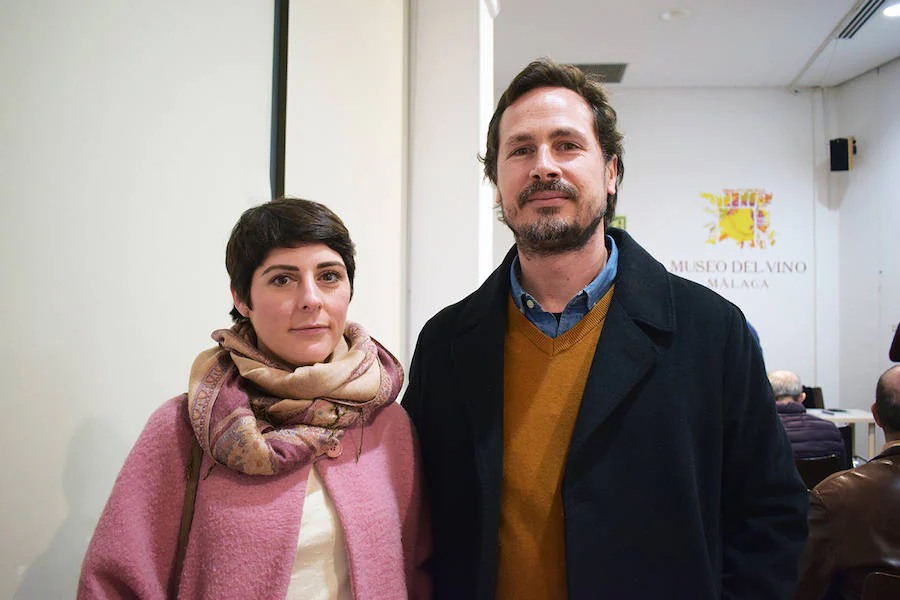 Rocío Peñalta y Álvaro Galán durante la cita mensual con la cultura en el Museo del Vino.