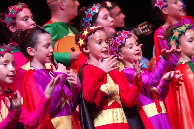 Murga infantil 'La supermurga', en la primera noche de semifinales.