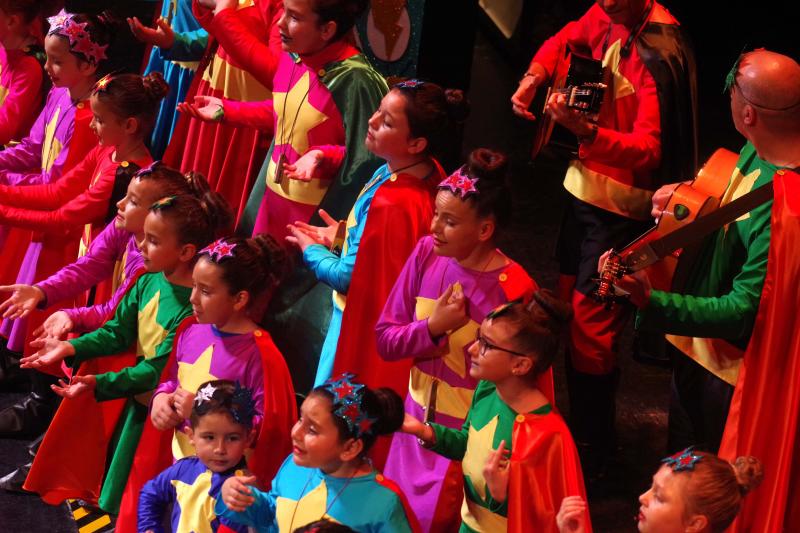 Murga infantil 'La supermurga', en la primera noche de semifinales.