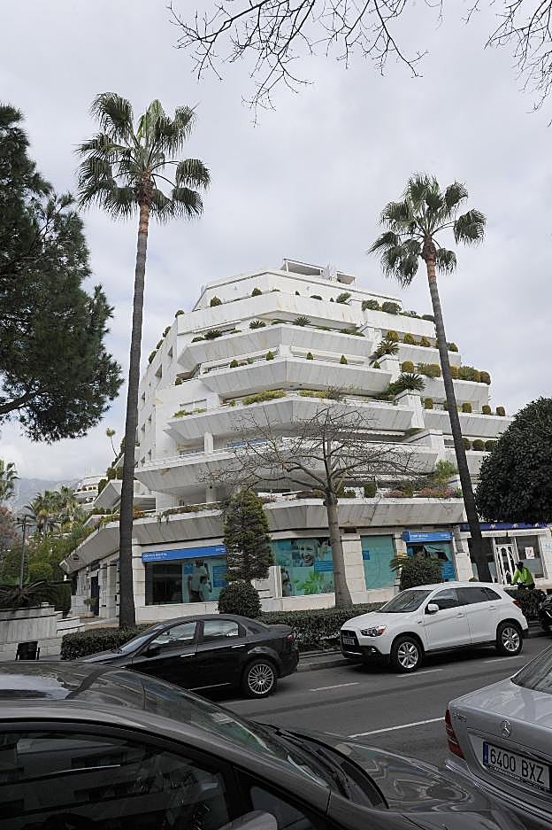 Edificio donde está situado el dúplex ático. 