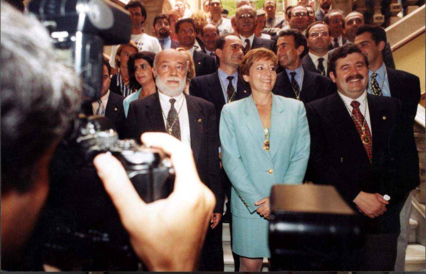 1995. Fue elegida alcaldesa de Málaga gobernando en minoría.. 