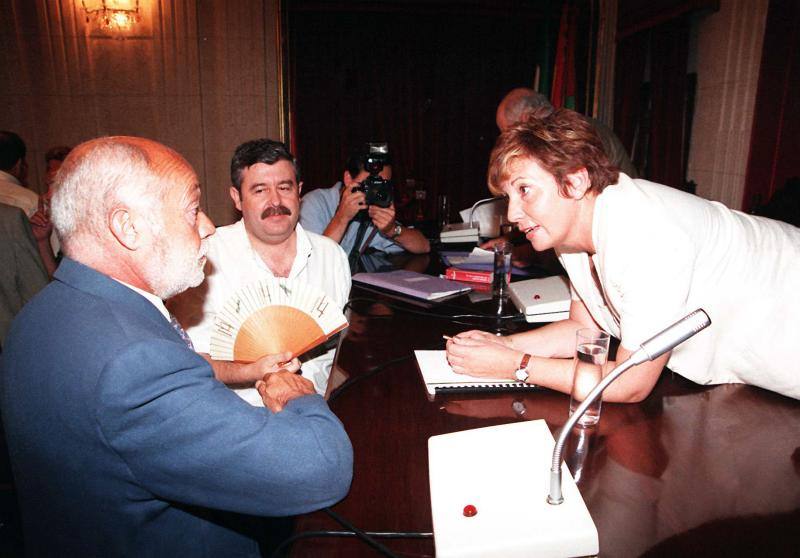 1995. Imagen de un pleno de ese año. Villalobos, junto a Martín Toval y Antonio Romero.