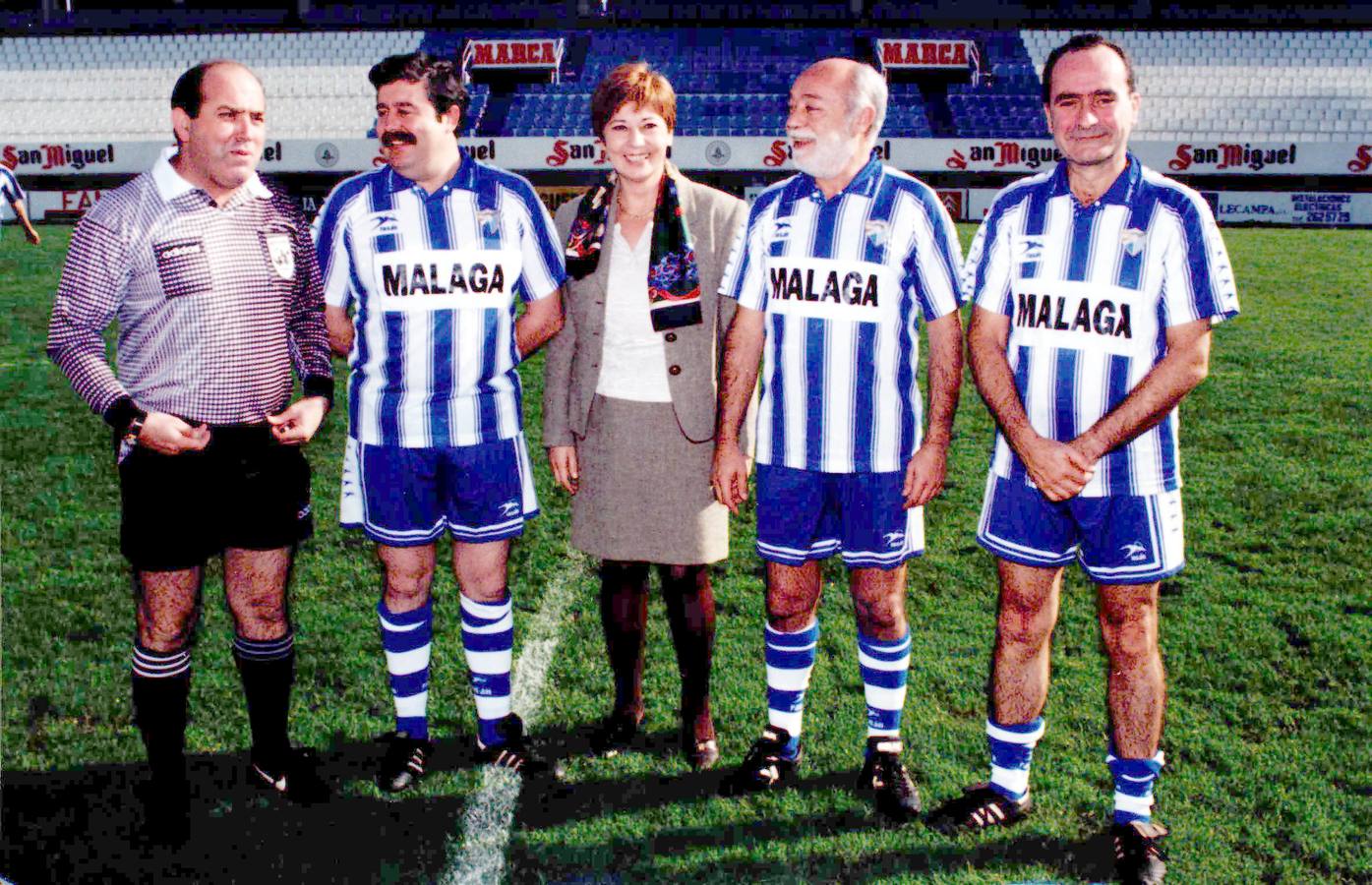 2004. Federico Beltrán, Antonio Romero, Celia Villalobos y Francisco de la Torre en una visita a la Rosaleda. 