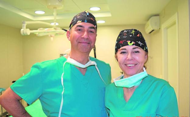 Juan Antonio López Pitalúa y María del Carmen López llevan 30 años en medicina estética. 