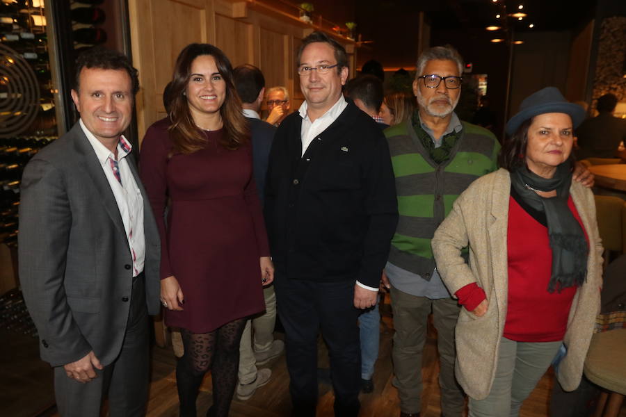 Lalo García, Silvia Bayolo, Eloy Crespo, Benjamín Escobar e Isabel Antúnez en el primer aniversario de Palocortado.