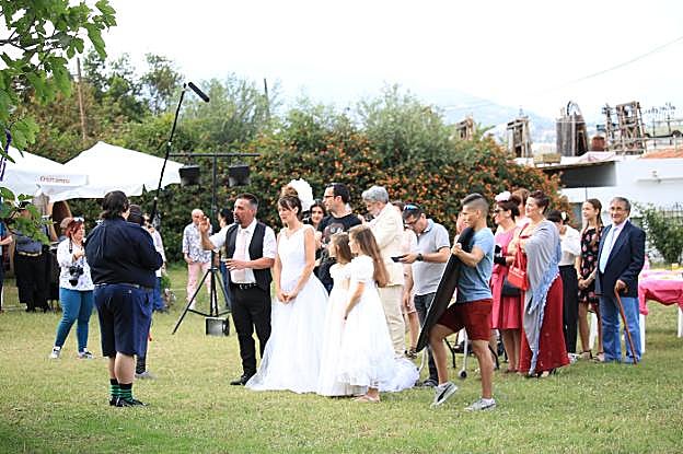 Gallardo da instrucciones a los actores en un momento del rodaje.