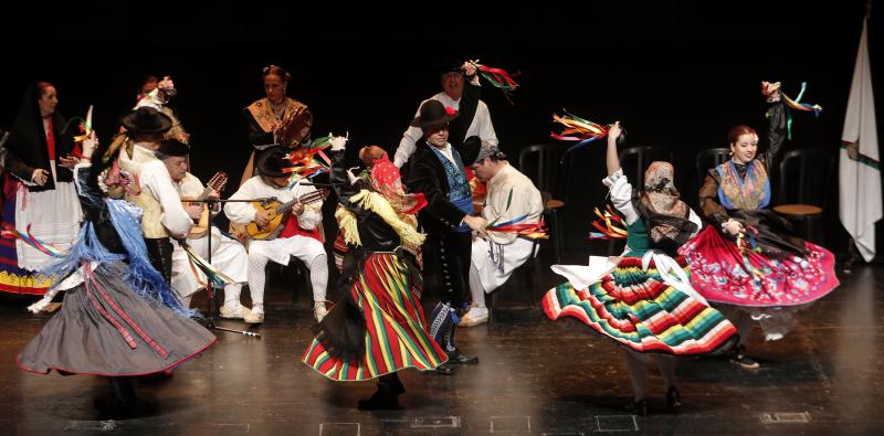 Actuaciones de pandas de verdiales y de copla española en el acto organizado por la Federación de Peñas La Alcazaba