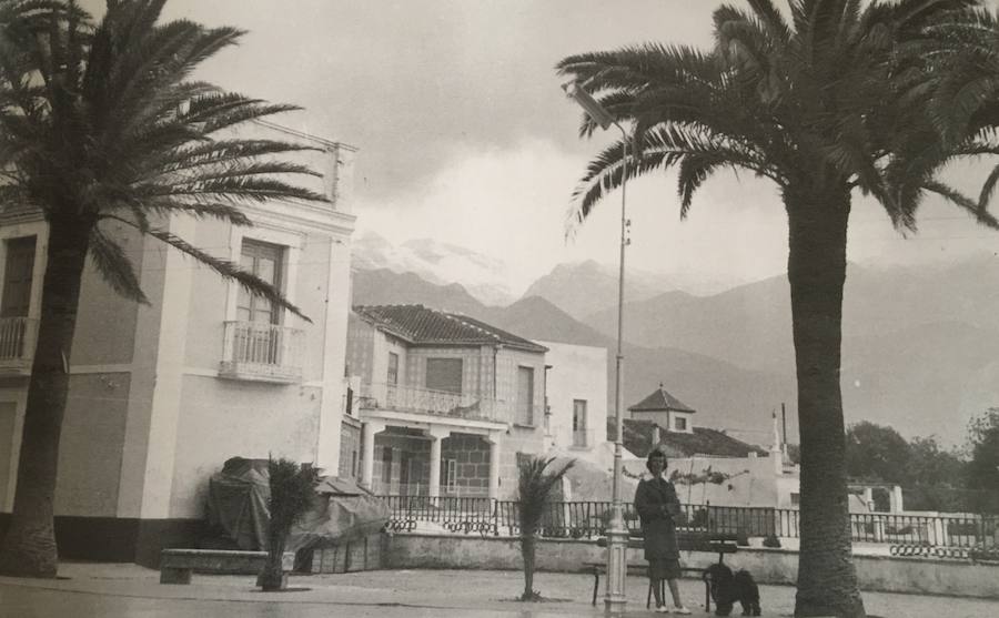 La editorial valenciana Onada Ediciones publica un libro en el que se recopilan más de medio centenar de fotos realizadas en un viaje a la localidad axárquica entre enero y abril de 1959